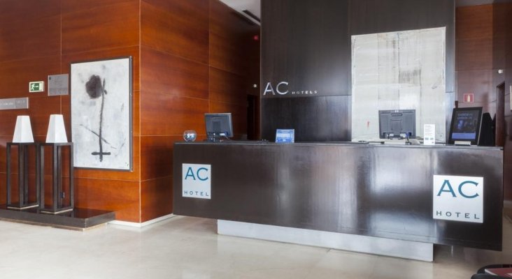 AC Hoteles precisa recepcionista para hotel en Madrid