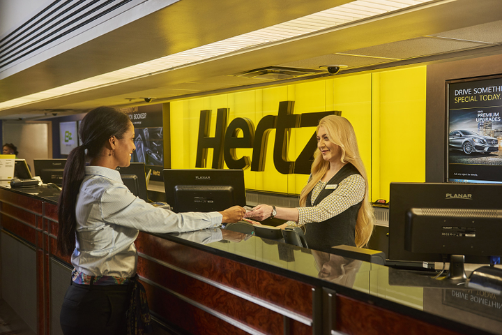 Hertz busca representante de servicio al cliente en Barcelona